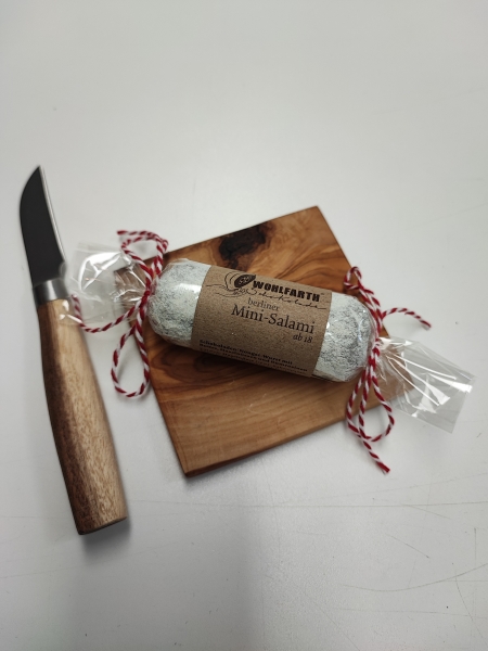 Berliner Mini Salami "ab 18" auf Olivenholzbrettchen und Messer mit Akazienholzgriff, Bio